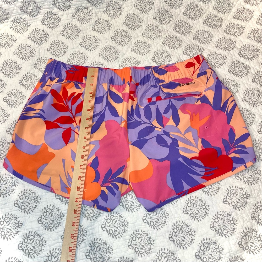 Columbia Pleasant Creek Colorful Floral Women's Athletic Shorts like new, Large - Picture 4 of 9